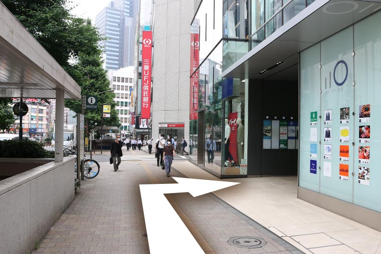 ③1階が洋服の青山のビルです。